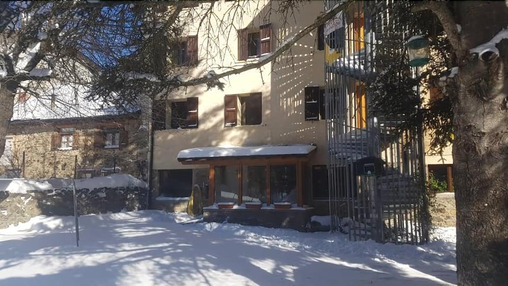 Auberge de jeunesse Xalet-Refugi U.E.C. à La Molina  Extérieur photo